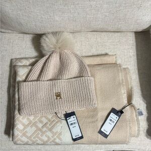TOMMY HILFIGER Cream Knit Beanie with Pom Pom and large scarf. NWT